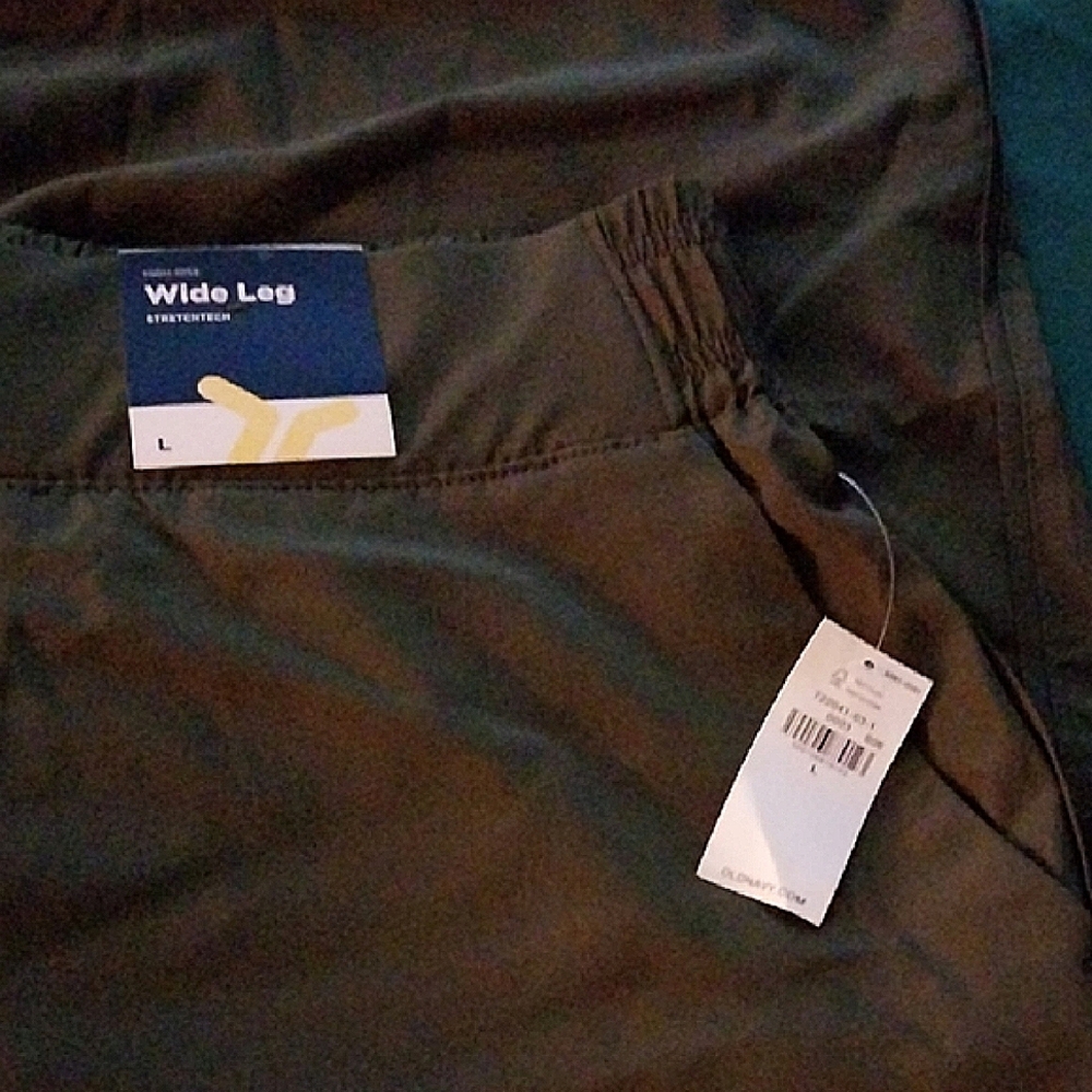 Old Navy Stretch Tech Wide Leg Pants - Picture 3 of 8